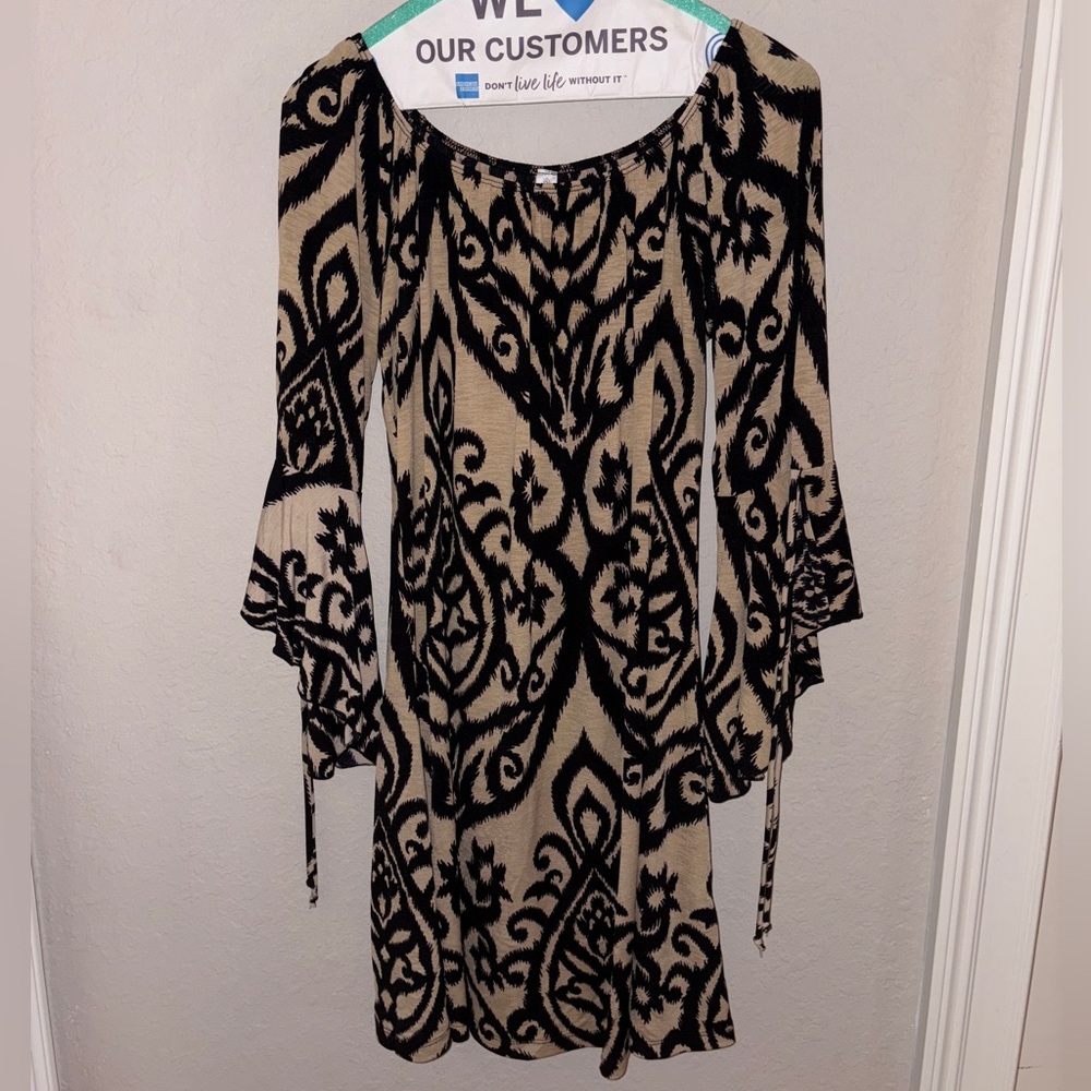 Chic Black and Tan Patterned Long Sleeve Dress